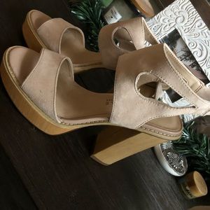 VERY VOLATILE - suede heels
